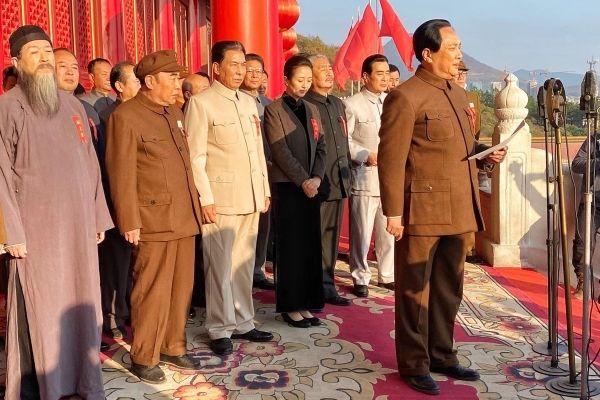 《香山叶正红》讲述开国领袖故事?唐国强时隔21年再演毛泽东?