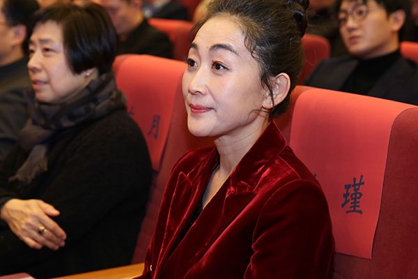 《向阳而生》饰演熊顿母亲的演员是谁?扮演者陈瑾有哪些作品?