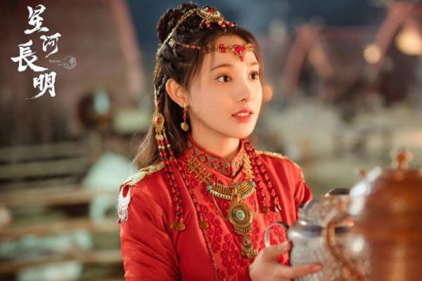 《星河长明》讲述了什么故事?男女主演彭小苒冯绍峰的个人资料?